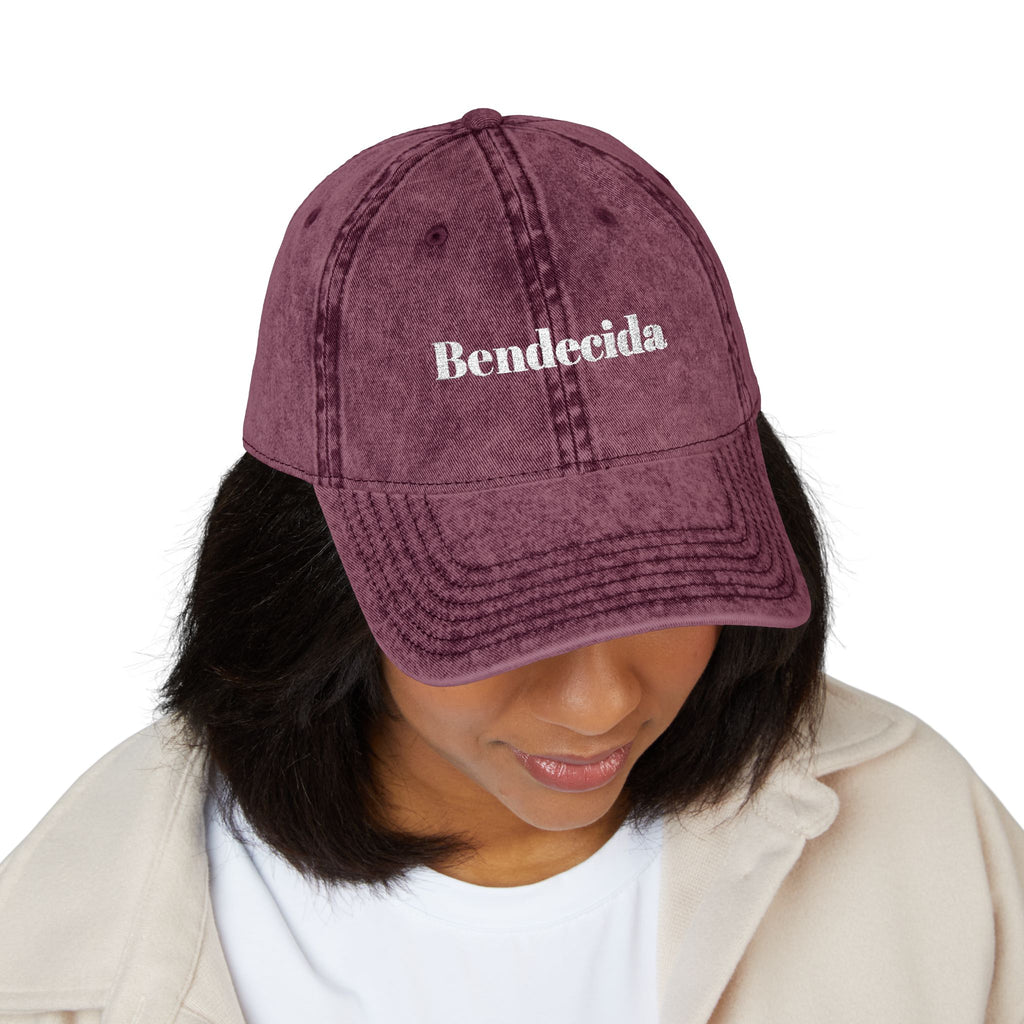 Bendecida (Blessed feminine) | Vintage Cap (Embroidery)